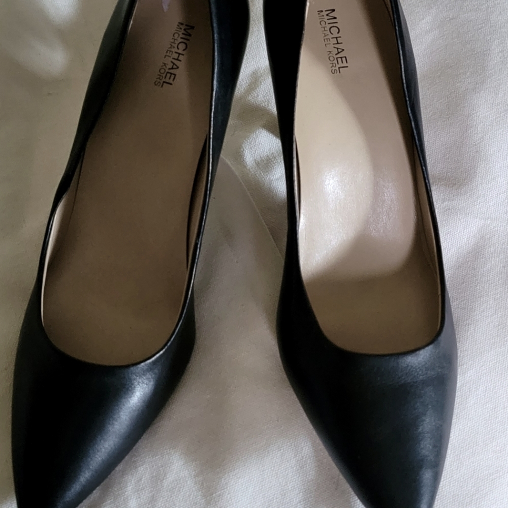Black Micheal Kors pumps, size 10